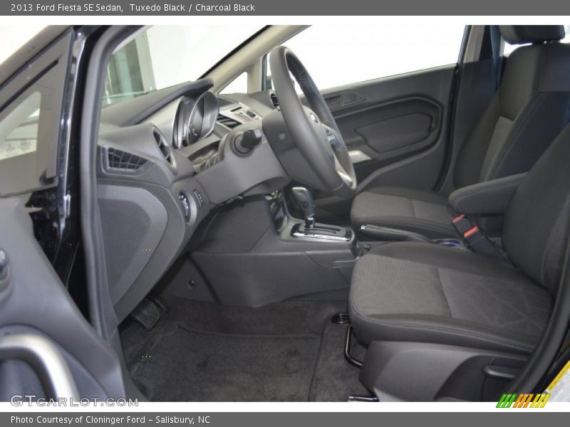 Tuxedo Black / Charcoal Black 2013 Ford Fiesta SE Sedan
