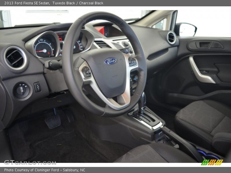 Tuxedo Black / Charcoal Black 2013 Ford Fiesta SE Sedan