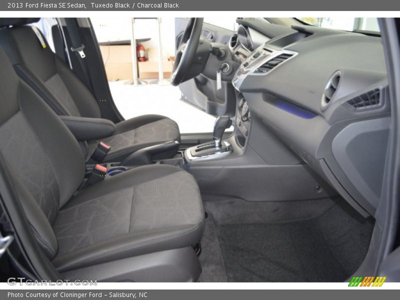 Tuxedo Black / Charcoal Black 2013 Ford Fiesta SE Sedan