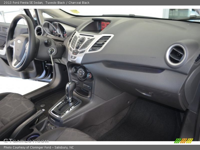 Tuxedo Black / Charcoal Black 2013 Ford Fiesta SE Sedan