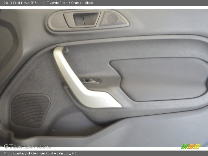 Tuxedo Black / Charcoal Black 2013 Ford Fiesta SE Sedan