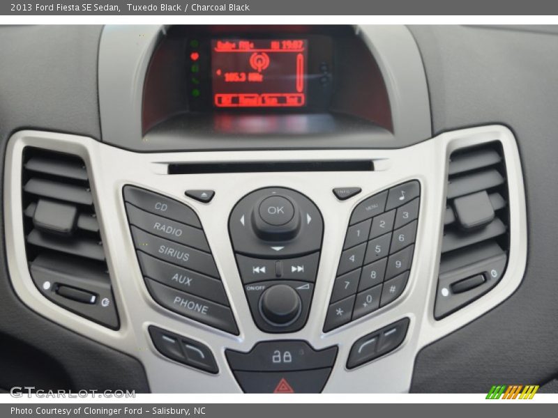 Tuxedo Black / Charcoal Black 2013 Ford Fiesta SE Sedan