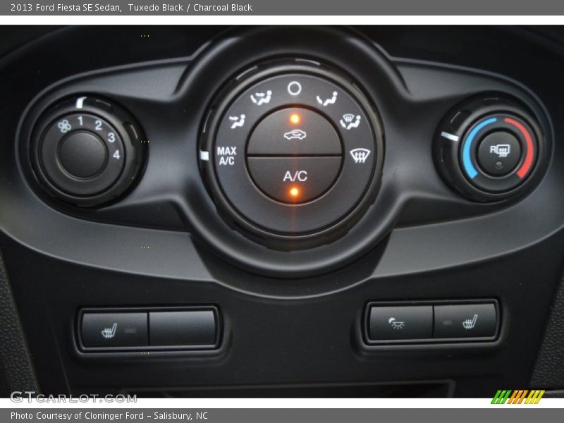 Tuxedo Black / Charcoal Black 2013 Ford Fiesta SE Sedan