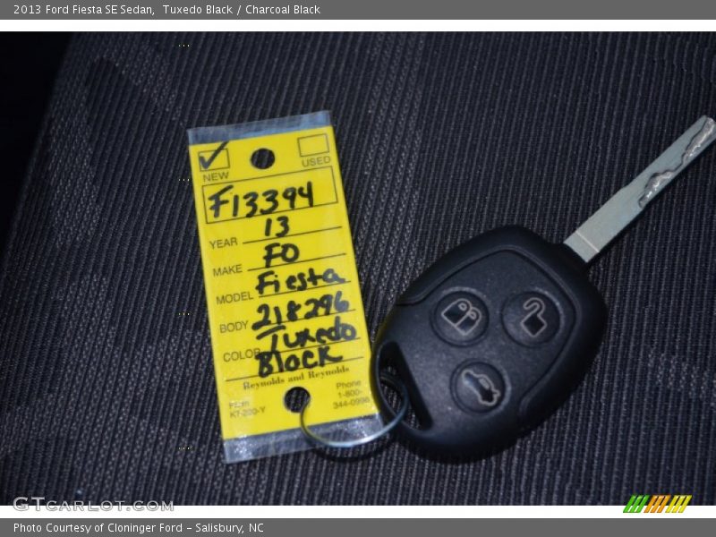 Tuxedo Black / Charcoal Black 2013 Ford Fiesta SE Sedan