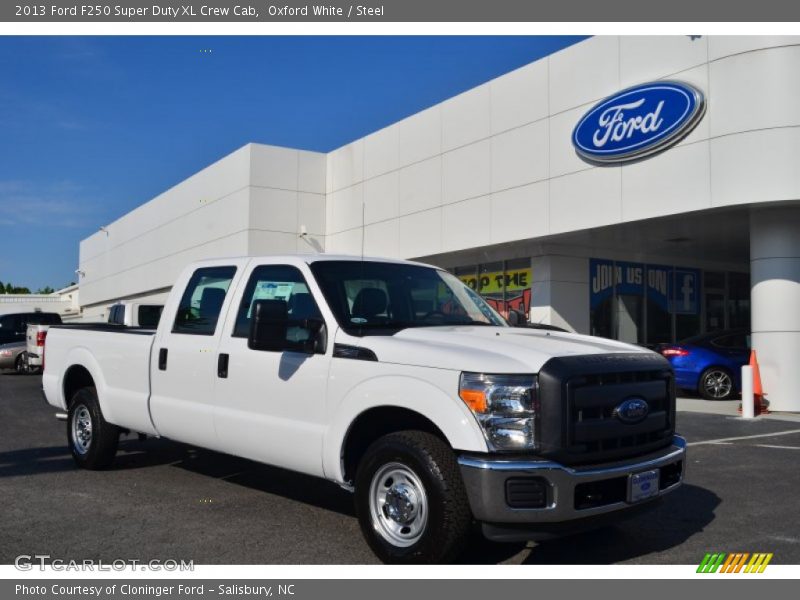 Front 3/4 View of 2013 F250 Super Duty XL Crew Cab
