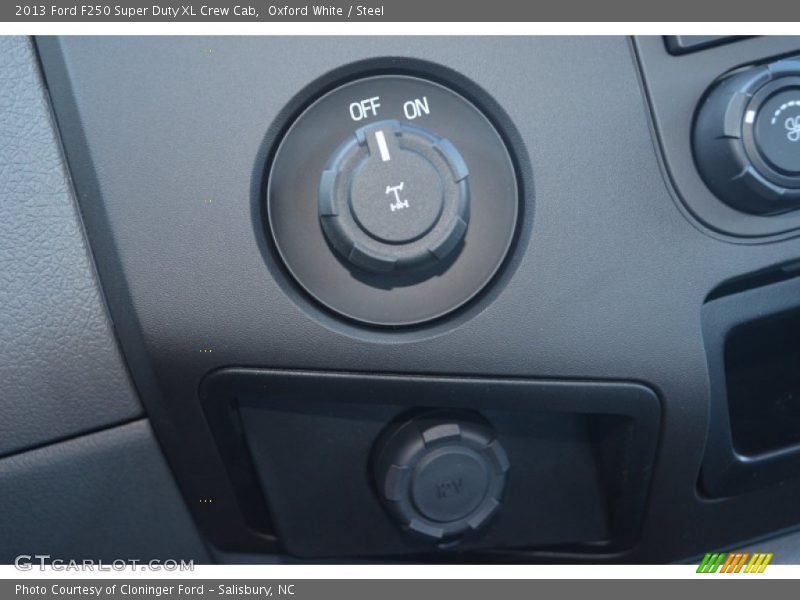 Controls of 2013 F250 Super Duty XL Crew Cab
