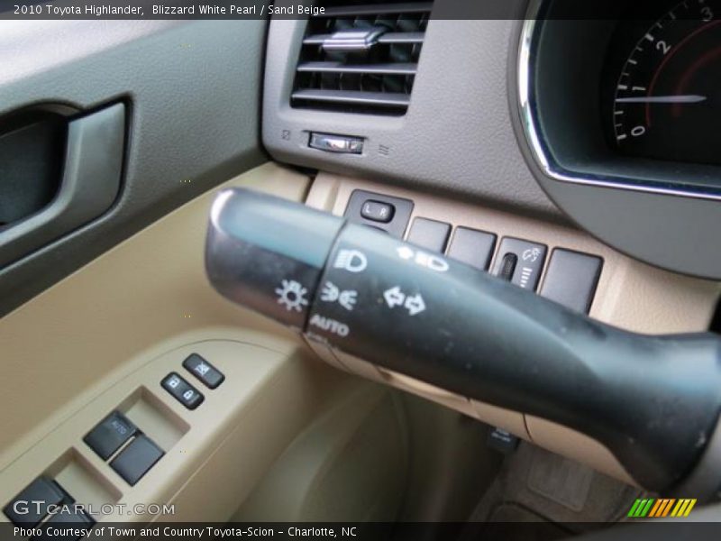 Blizzard White Pearl / Sand Beige 2010 Toyota Highlander