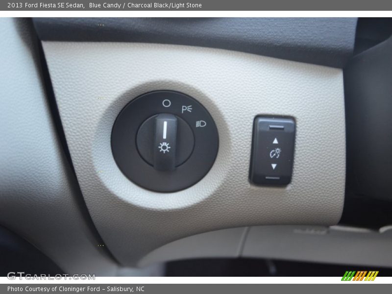 Blue Candy / Charcoal Black/Light Stone 2013 Ford Fiesta SE Sedan