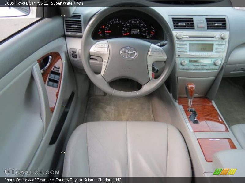 Super White / Ash 2009 Toyota Camry XLE