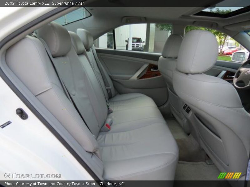 Super White / Ash 2009 Toyota Camry XLE