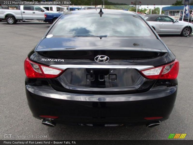 Midnight Black / Black 2011 Hyundai Sonata SE