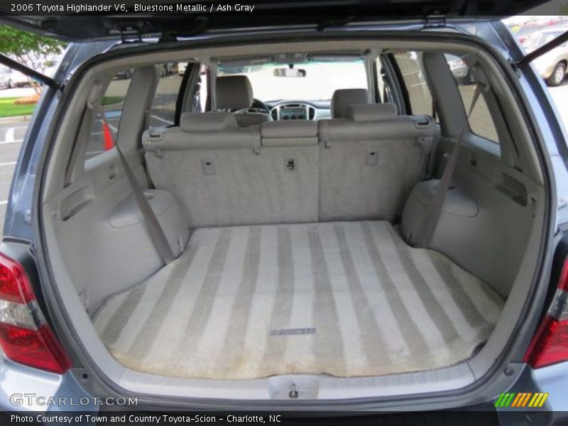  2006 Highlander V6 Trunk