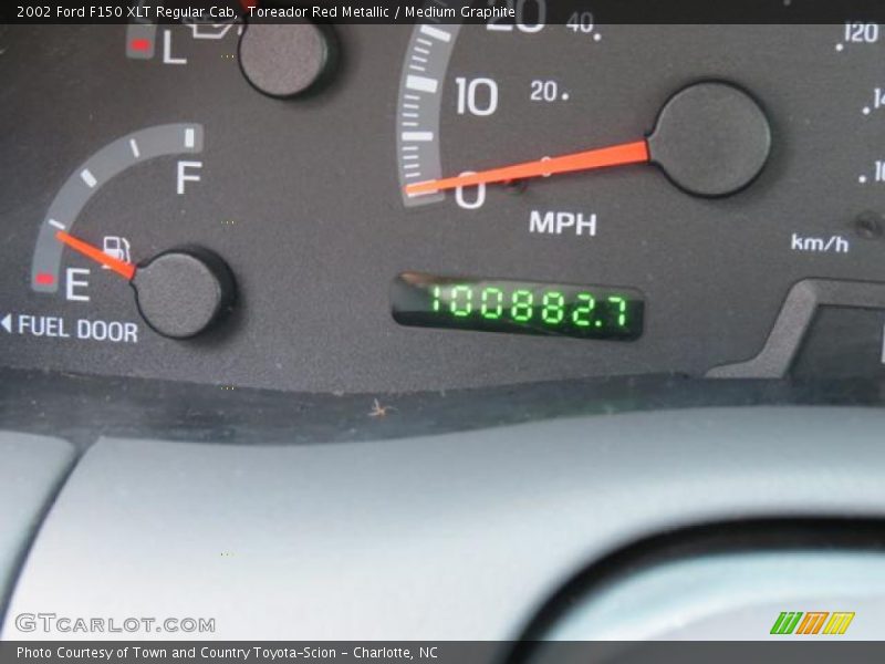 Toreador Red Metallic / Medium Graphite 2002 Ford F150 XLT Regular Cab