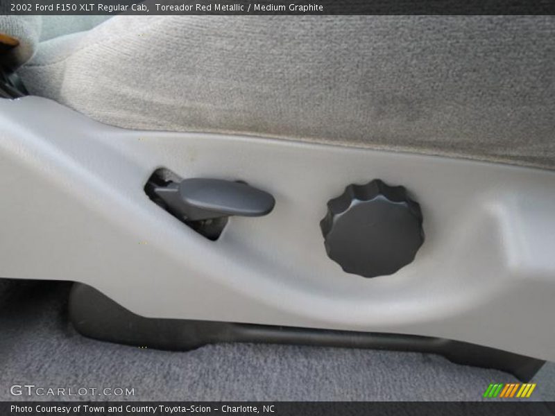 Controls of 2002 F150 XLT Regular Cab