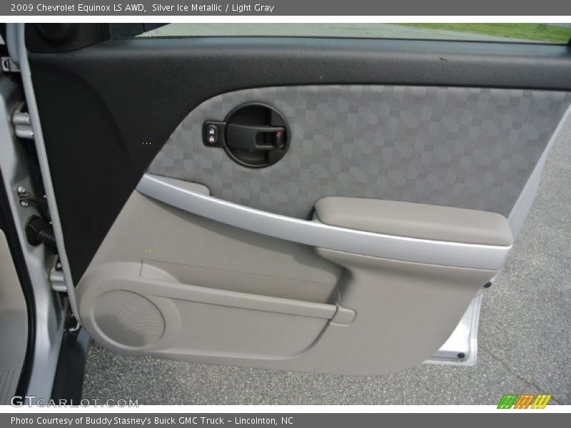 Silver Ice Metallic / Light Gray 2009 Chevrolet Equinox LS AWD