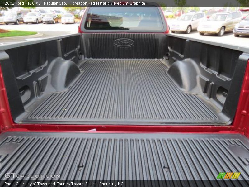 Toreador Red Metallic / Medium Graphite 2002 Ford F150 XLT Regular Cab