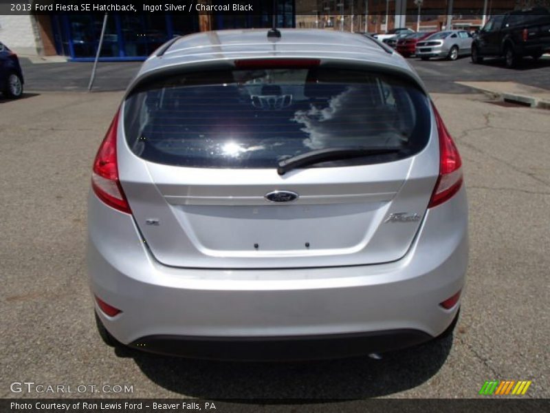 Ingot Silver / Charcoal Black 2013 Ford Fiesta SE Hatchback