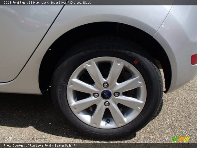Ingot Silver / Charcoal Black 2013 Ford Fiesta SE Hatchback