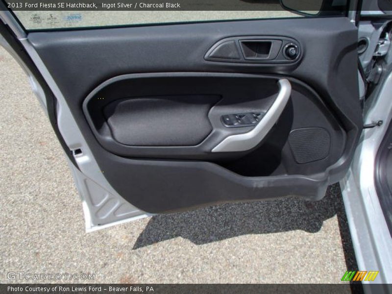 Ingot Silver / Charcoal Black 2013 Ford Fiesta SE Hatchback