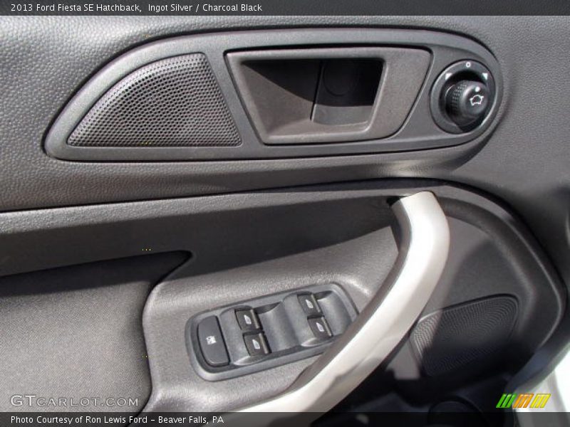Ingot Silver / Charcoal Black 2013 Ford Fiesta SE Hatchback