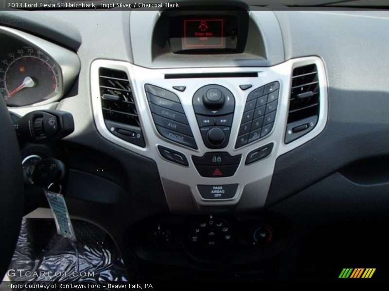 Ingot Silver / Charcoal Black 2013 Ford Fiesta SE Hatchback