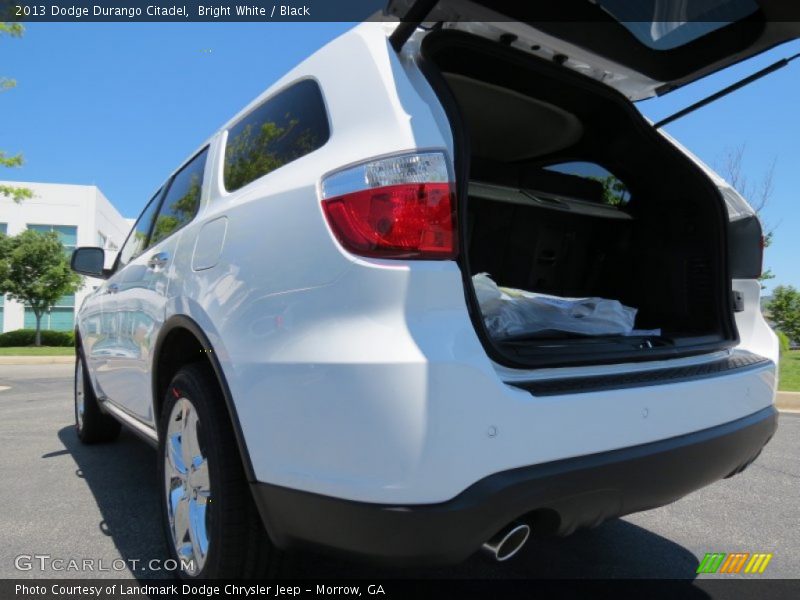 Bright White / Black 2013 Dodge Durango Citadel