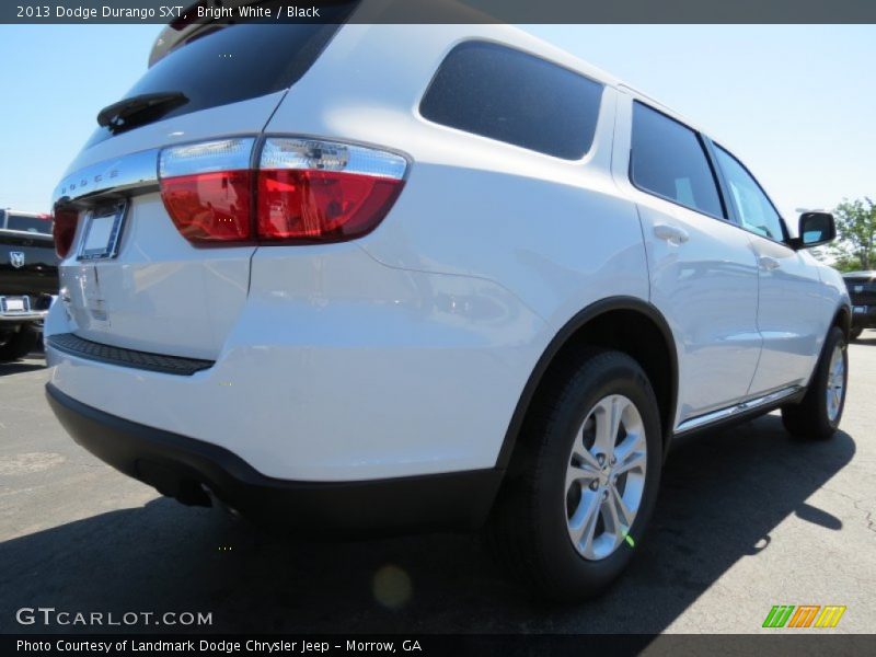 Bright White / Black 2013 Dodge Durango SXT