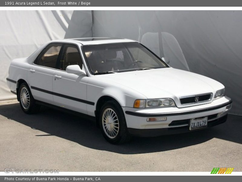 Front 3/4 View of 1991 Legend L Sedan