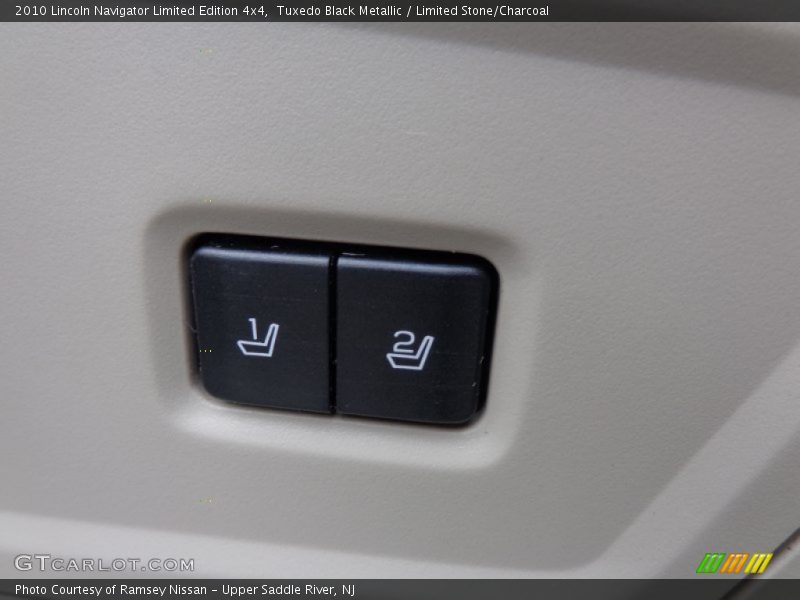 Tuxedo Black Metallic / Limited Stone/Charcoal 2010 Lincoln Navigator Limited Edition 4x4