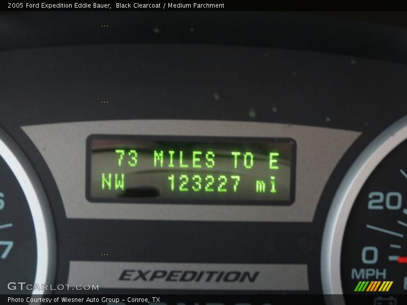 Black Clearcoat / Medium Parchment 2005 Ford Expedition Eddie Bauer
