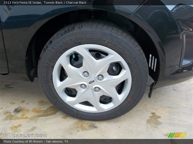 Tuxedo Black / Charcoal Black 2013 Ford Fiesta SE Sedan