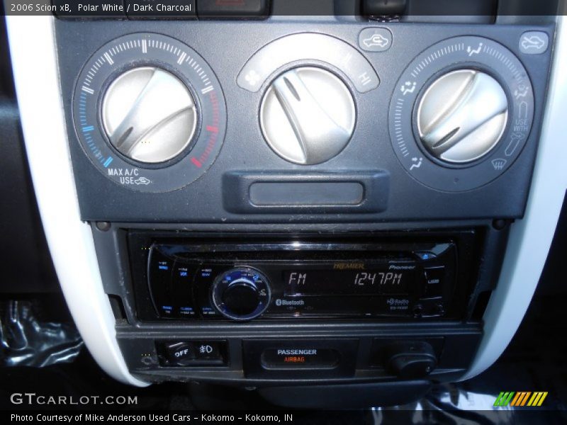 Polar White / Dark Charcoal 2006 Scion xB