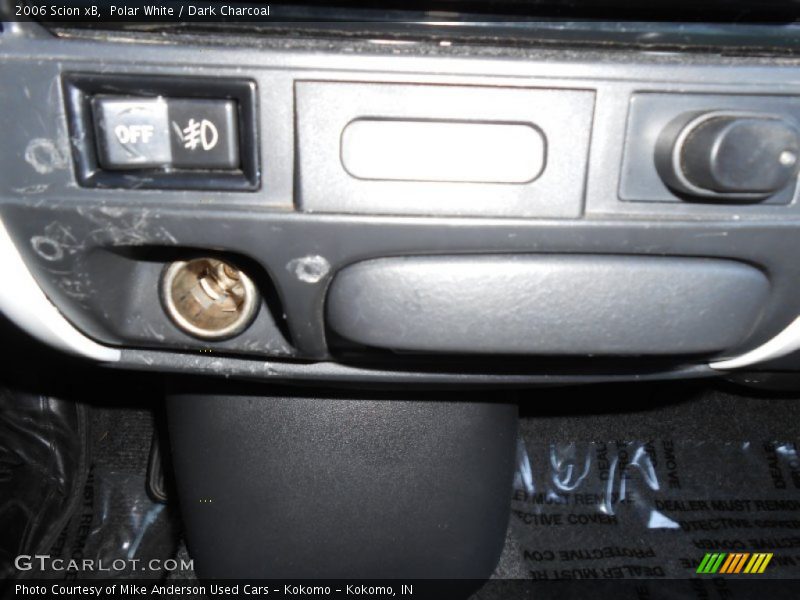Polar White / Dark Charcoal 2006 Scion xB