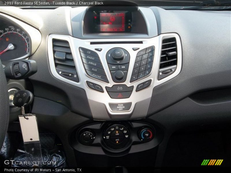 Tuxedo Black / Charcoal Black 2013 Ford Fiesta SE Sedan