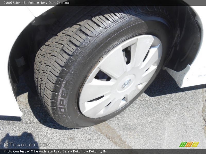 Polar White / Dark Charcoal 2006 Scion xB
