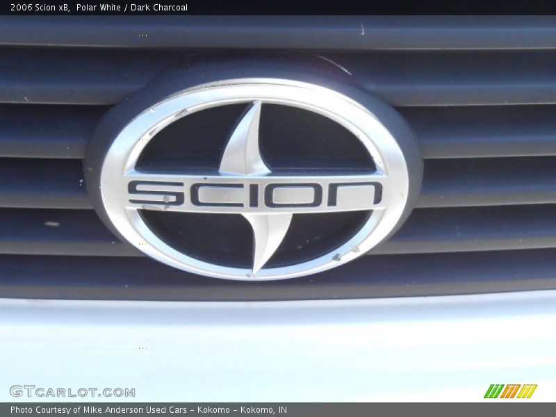 Polar White / Dark Charcoal 2006 Scion xB