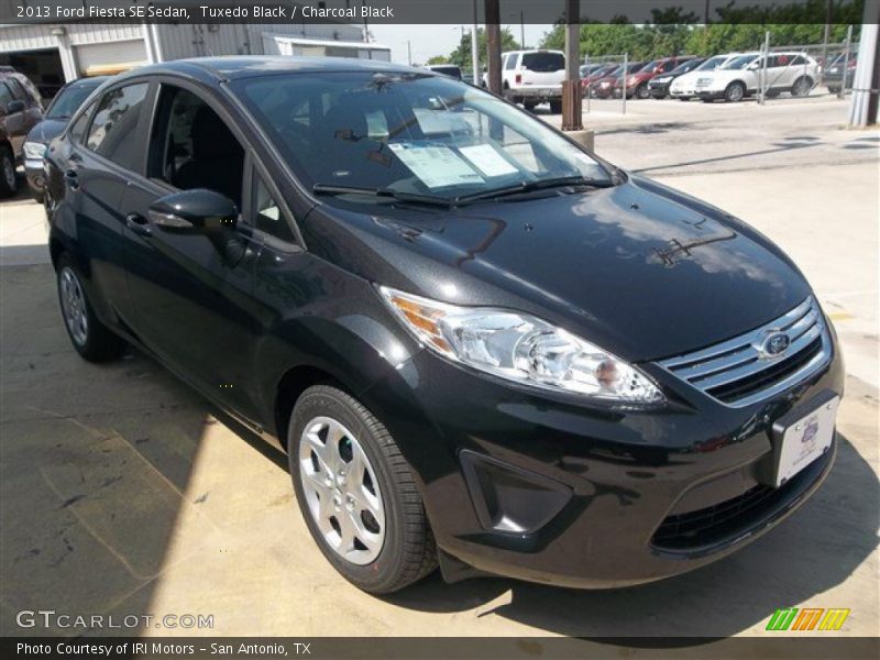 Tuxedo Black / Charcoal Black 2013 Ford Fiesta SE Sedan