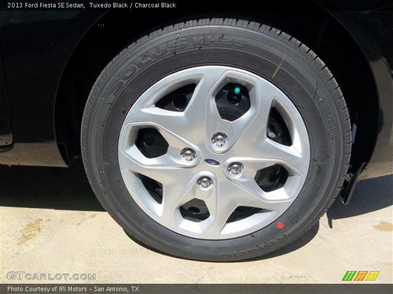 Tuxedo Black / Charcoal Black 2013 Ford Fiesta SE Sedan