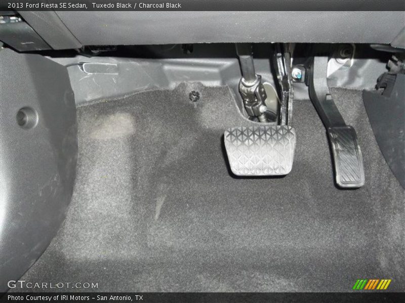 Tuxedo Black / Charcoal Black 2013 Ford Fiesta SE Sedan