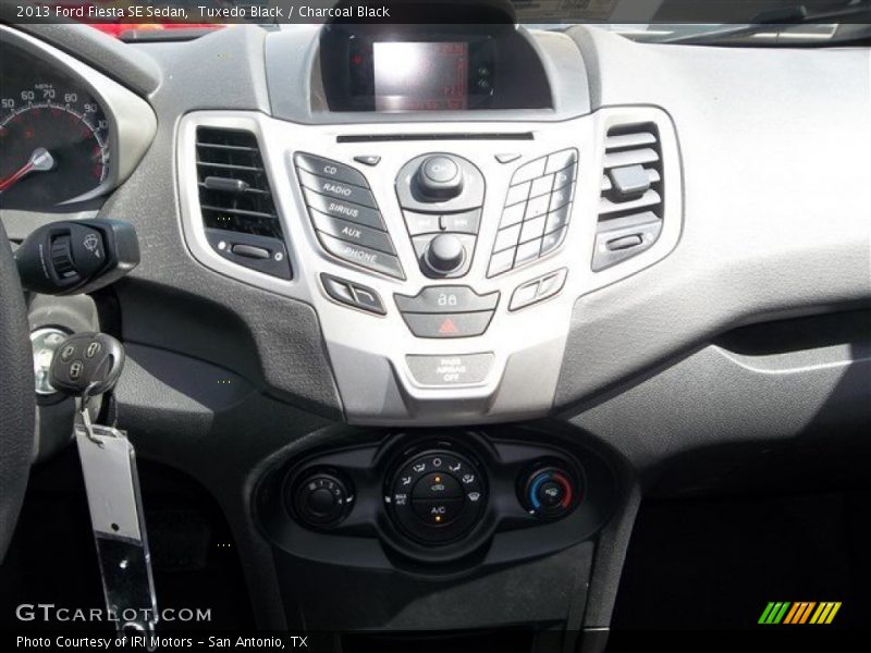 Tuxedo Black / Charcoal Black 2013 Ford Fiesta SE Sedan