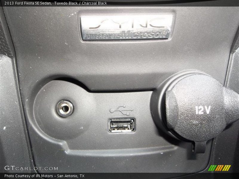 Tuxedo Black / Charcoal Black 2013 Ford Fiesta SE Sedan