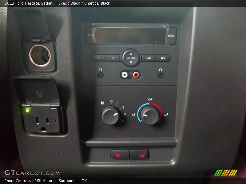 Tuxedo Black / Charcoal Black 2013 Ford Fiesta SE Sedan