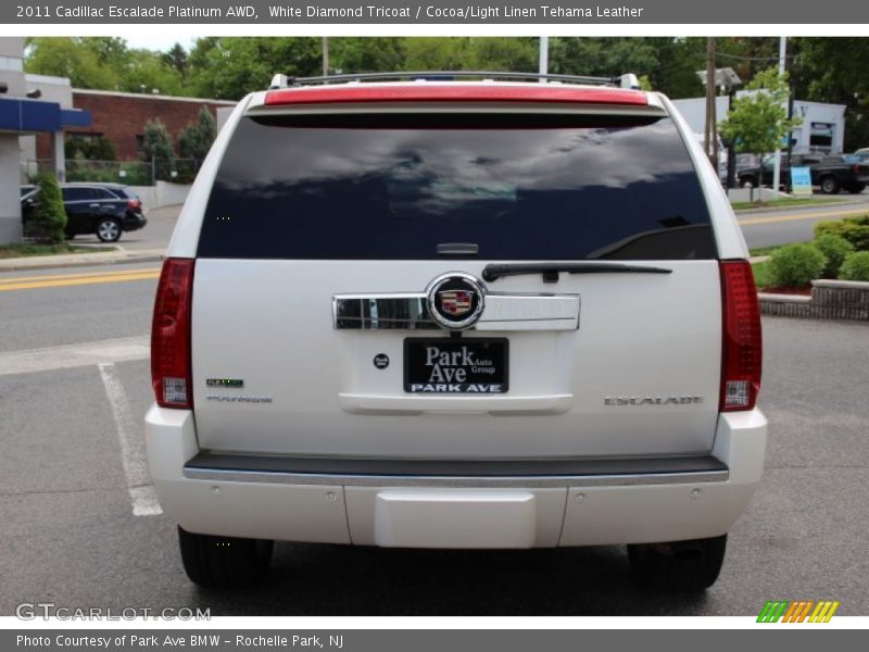 White Diamond Tricoat / Cocoa/Light Linen Tehama Leather 2011 Cadillac Escalade Platinum AWD