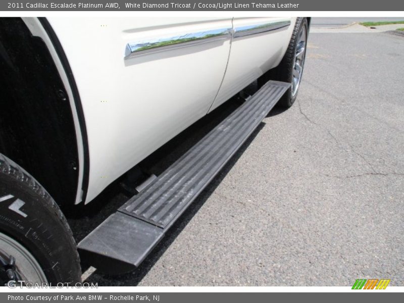 White Diamond Tricoat / Cocoa/Light Linen Tehama Leather 2011 Cadillac Escalade Platinum AWD