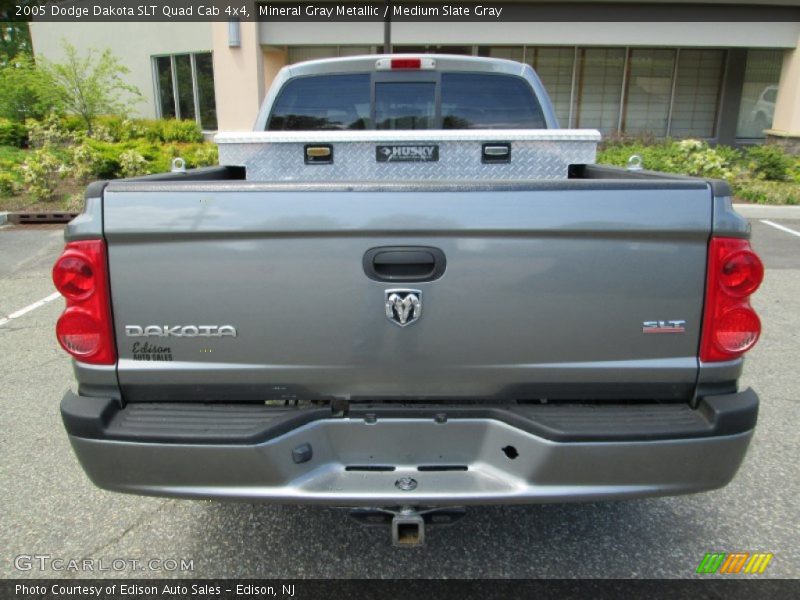 Mineral Gray Metallic / Medium Slate Gray 2005 Dodge Dakota SLT Quad Cab 4x4