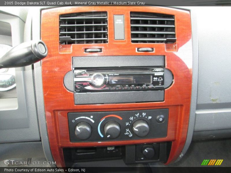 Controls of 2005 Dakota SLT Quad Cab 4x4