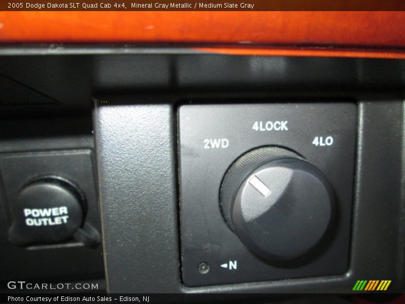 Controls of 2005 Dakota SLT Quad Cab 4x4