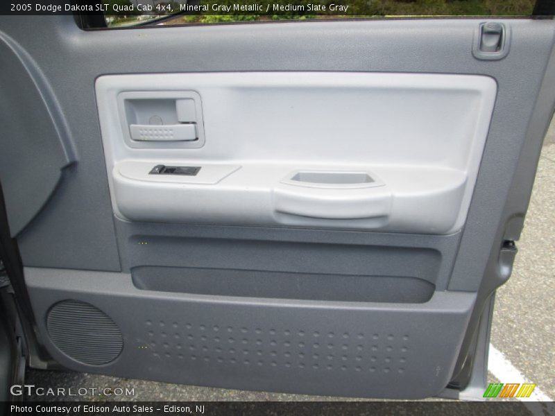 Mineral Gray Metallic / Medium Slate Gray 2005 Dodge Dakota SLT Quad Cab 4x4