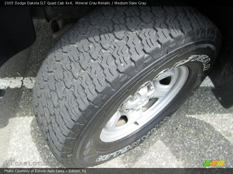 Mineral Gray Metallic / Medium Slate Gray 2005 Dodge Dakota SLT Quad Cab 4x4