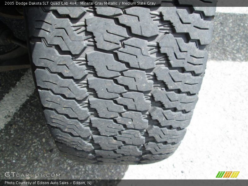 Mineral Gray Metallic / Medium Slate Gray 2005 Dodge Dakota SLT Quad Cab 4x4